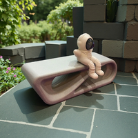 Ensemble de table à manger d'extérieur avec banquettes, parfait pour les barbecues, les pique-niques et les fêtes de jardin.