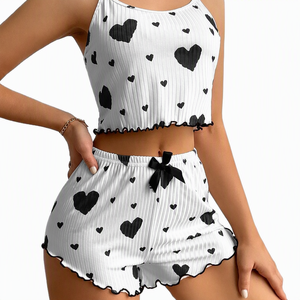 <span class=keywords><strong>Pigiama</strong></span> da <span class=keywords><strong>donna</strong></span> all'ingrosso con stampa a cuori, set 2 pezzi con canotta a costine e <span class=keywords><strong>pantaloncini</strong></span> con bordo a balze, abbigliamento da notte e loungewear, personalizzabile con logo OEM - Product Image 4