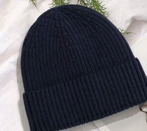 Gorro de punto versátil y moderno para hombre, de otoño-invierno, nuevo, con letras de alfabeto, cálido, de felpa, tipo beanie, con característica de tela común en stock. - Product Image 5