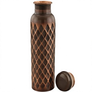 Botella de Agua Moderna de Cobre con Patrón de Diamantes, Portátil para Viajes - Product Image 1