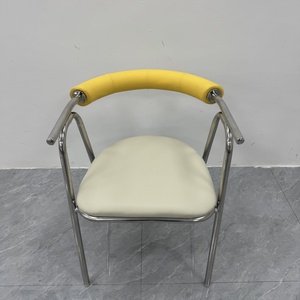 Sedia avvolgente in acciaio inossidabile, con colori personalizzabili; Il tavolo nella foto può essere acquistato anche attraverso la comunicazione. - Product Image 1