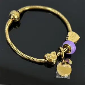 Nouvelle tendance Love bricolage bracelet Bijoux en acier inoxydable résistant aux allergies couleur perles violettes étoile amour motif bracelet en stock