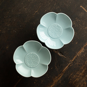 Plato de cerámica con forma de flor, porcelana, diseño de flor de cerezo grande, para la sala de estar, para servir té y aperitivos. - Product Image 4