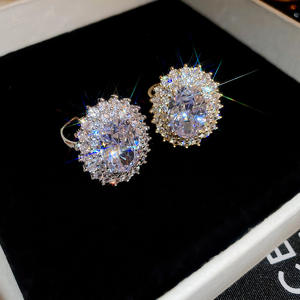 แหวนวงเปิดรูปไข่ประดับเพชรซิร์คอนสไตล์เรโทรสำหรับผู้หญิง ขายส่ง เหมาะสำหรับงานแต่งงาน งานเลี้ยงอาหารค่ำ - Product Image 2