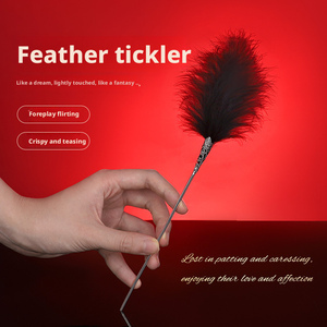 Accesorios de plumas para coquetear, para juegos interactivos entre parejas, que evocan puro deseo, incluye horquillas metálicas y varitas de plumas blancas - Product Image 2