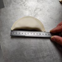 Machine à fabriquer des empanadas, machine à produits céréaliers, machine à raviolis, machine à mini-raviolis, machine à rouleaux de printemps, prix