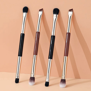 <span class=keywords><strong>Pinceau</strong></span> de <span class=keywords><strong>maquillage</strong></span> double embout avec manche marron et virole dorée, <span class=keywords><strong>pinceau</strong></span> de mélange effilé et moelleux et <span class=keywords><strong>pinceau</strong></span> professionnel plat et angulaire - Product Image 1