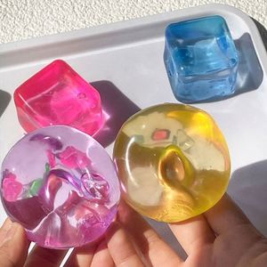 Vente en gros de jouets en forme de cristaux de glace arc-en-ciel, colorés, kawaii, mochi, squishy, anti-stress, remplisseurs de piñata, remplisseurs de sacs cadeaux pour enfants - Product Image 4