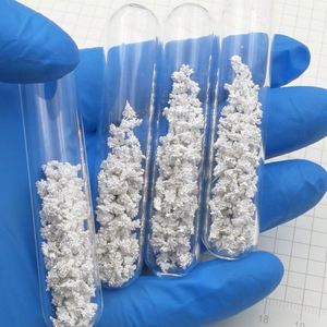 Métal argenté 99.999%, morceaux irréguliers de cristal d'argent de 1 gramme dans le verre - Product Image 4