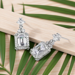E2944 Orecchini in oro bianco con diamanti taglio smeraldo colore D naturale, gioielli classici da donna per matrimonio - Product Image 2