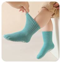 Chaussettes antidérapantes en coton tricoté respirant pour bébés et enfants, avec logo, vente en gros personnalisée pour l'été
