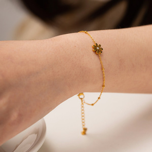 Xinglu OEM Bracciali retrò placcati oro 18K con liriche, in acciaio inossidabile inossidabile, certificati da terze parti, alla moda, unisex - Product Image 2