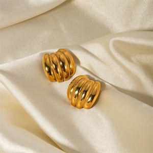 Luoyan nouveauté boucles d'oreilles funky plaqué or 18 carats en acier inoxydable forme de <span class=keywords><strong>banane</strong></span> boucles d'oreilles Huggie bijoux à la mode - Product Image 3
