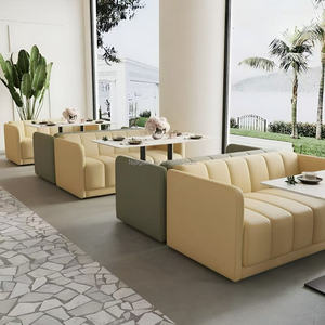 Tavolo da pranzo in legno con base quadrata in metallo robusta, panca imbottita verticale verde, sedia in rattan con accenti, per caffè e negozi (disponibile) - Product Image 4