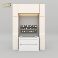 Beige Lackierte Schmuckvitrine Moderne Schmuckladeneinrichtung mit Warmer LED-Beleuchtung für Ausstellungsräume