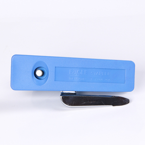 Engrapadora de Escritorio Manual de Metal Estilo Clásico Eagle con Removedor de Grapas 207R 24/6 y 26/6 para Material Escolar y de Oficina, Azul - Product Image 3