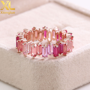 Anillo de Lujo con Gradiente Rosa Padparadscha, Diamantes Baguette Cultivados en Laboratorio, Oro, Bonito Regalo para Boda, Compromiso, Aniversario, Uso Diario - Product Image 5