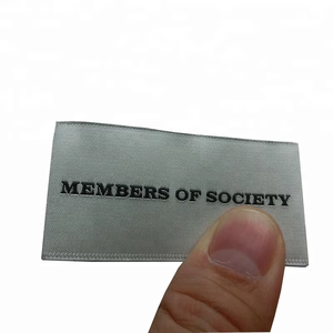 Etiqueta Tejida Plateada Lavable, Ultra Cómoda y Ecológica, Certificada Oeko-Tex Clase 1, Corte Ultrasónico, 90 Piezas por CM - Product Image 1