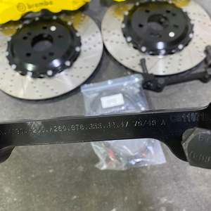 Kit de freinage de gros calibre en gros avec disques de frein avant perforés pour Honda Civic, Mercedes Benz, Acura TLX, <span class=keywords><strong>E46</strong></span>, Q50 - Product Image 4