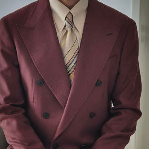 बर्गंडी मैट पॉलिएस्टर पुरुषों के सूट डबल-ब्रेस्टेड आराम फिट के साथ आकस्मिक व्यापार पोशाक के लिए क्लासिक टोन के साथ क्लासिक टोन - Product Image 3