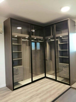 Armoire d'angle en L sur mesure BALOM, luxe, style moderne minimaliste, dressing avec portes en verre LED, meubles de villa
