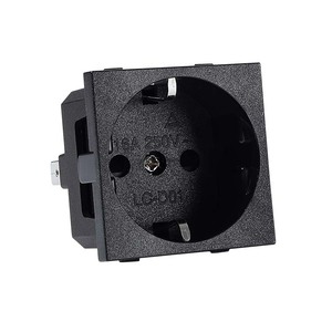 Europese standaard 3-pins messing stekkeradapter 16A industriële elektrische aansluiting met UK/US/Duitsland vrouwelijke aansluiting van koper - Product Image 5