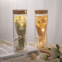 Ensemble de fleurs de savon artisanales sous cloche en verre avec veilleuse LED, bouquet de roses, œillets et tournesols, fleurs éternelles préservées