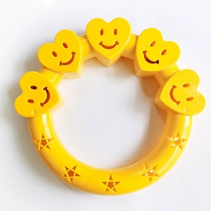 Anillo de mano de plástico con diseño de corazón sonriente al por mayor, colorido, para niños, para ejercicios matutinos, tamborina, para ritmo de baile de niños pequeños - Product Image 3