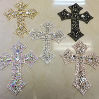 Écusson de strass avec bon cristaux au design personnalisé Applique de croix en cristal Lettre de fleur Arc Étoile Écusson de strass pour vêtements