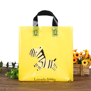 MOQ bajo 100PCs Tamaño pequeño Logo Impreso Moda Plástico Ropa Bolsa de compras con asa de bucle suave - Product Image 1