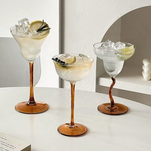 Verres à cocktail vintage à pied haut courbé, couleur ambre, pour <span class=keywords><strong>Martini</strong></span>, Champagne, Vin et Margarita, parfaits pour les fêtes - Product Image 2