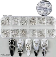 Kit de 12 grilles de breloques pour ongles en alliage style punk, étoiles, croix, pointes, anneaux de piercing pour ongles, clous pour ongles, décorations 3D pour nail art, fournitures pour ongles