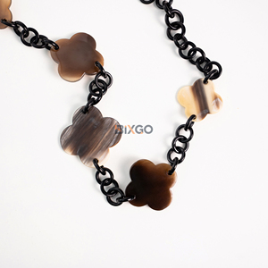 Collar Unisex Elegante con Diseño Floral de Cuerno de Búfalo BIXGO, Cadena con Eslabones de Trébol, Joyería de Estilo Francés, Regalo de Lujo Sostenible - Product Image 1