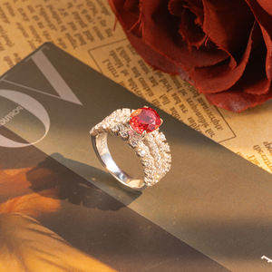 Bagues unisexes en silicone plaqué rhodium avec rubis de laboratoire de 2 carats en forme d'opale, certifiées par un tiers, pour mariage et fête - Collection All Fashion - Product Image 3