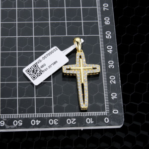 Colgante de cruz hueca de latón chapado en oro de 14K CM al por mayor, joyería de moda de lujo con piedra de circonita para hombre, ideal para fiestas. - Product Image 2