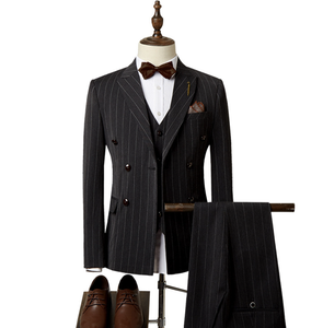 Abito da uomo in smoking a righe tinta unita <span class=keywords><strong>su</strong></span> <span class=keywords><strong>misura</strong></span> - Product Image 1