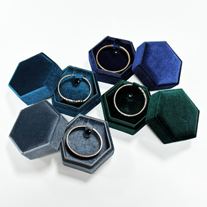 Fandiji <span class=keywords><strong>2025</strong></span> Hot Bán đôi hộp nhẫn cho đám cưới đề xuất biểu tượng tùy chỉnh lục giác trang sức bao bì hộp với chất liệu nhung - Product Image 6