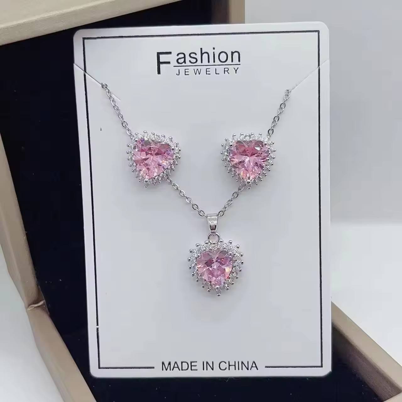 สีขาว-ชมพู