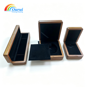 Caja de Joyería de Lujo, Diseño Rectangular Elegante en Cuero Premium, Forro de Terciopelo Suave, Detalle de Costura Dorada - Product Image 2