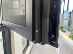 Fenêtre à battant moderne en alliage d'aluminium Smeku de qualité supérieure, étanche, avec moustiquaire de sécurité et verre trempé pour salle de bain - Product Image 6