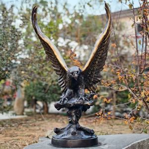 Escultura de Bronce de Diseño Nuevo, Niña Leyendo un Libro, Hombre Sentado en un Banco Leyendo, Escultura de Bronce - Product Image 1