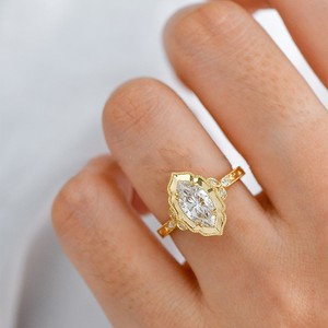 Anello Solitario in Oro Massiccio 18K Fatto a Mano Stile Reale Nordico Inciso con Taglio Marquise 1~2CT, Anello Nuziale, Estetica Palaziale Accessibile - Product Image 5