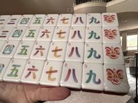 Fabricant ODM MuZheng : Jeu de Mahjong tendance de 160 tuiles à 4 couches et tuiles de Mahjong américaines pour cadeau de vacances personnalisé