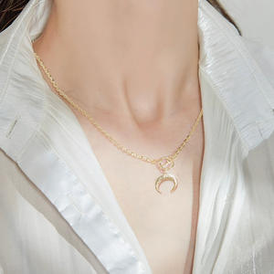 Mode femmes bijoux <span class=keywords><strong>collier</strong></span> en acier inoxydable 18K OT boucle géométrique <span class=keywords><strong>collier</strong></span> <span class=keywords><strong>à</strong></span> <span class=keywords><strong>l</strong></span>'<span class=keywords><strong>envers</strong></span> <span class=keywords><strong>lune</strong></span> pendentif Neckla - Product Image 3