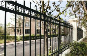 Clôture de jardin en acier galvanisé thermolaqué de haute qualité, panneau de clôture en acier à 4 rails, type <span class=keywords><strong>piquet</strong></span>, en <span class=keywords><strong>fer</strong></span> forgé - Product Image 3