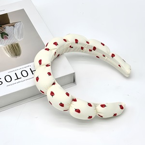 Diadema trenzada de nube de fresa de fruta dulce, accesorio para el cabello con parte superior de calavera alta, stock adelgazante facial para lavado de cabeza directo - Product Image 4