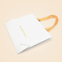 Sacs à provisions en papier de magasin avec marque personnalisée Sacs-cadeaux en carton avec votre propre logo pour l'artisanat et les fourrures dans les petites entreprises