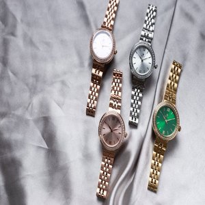 Montre à quartz unique en acier inoxydable avec mouvement japonais et design élégant - Product Image 1