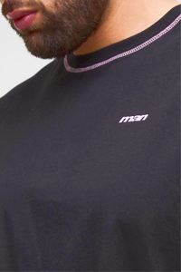Ensemble décontracté pour homme Black Plus Official : T-shirt ample et respirant à imprimé contrastant avec surpiqûres et short en jersey décontracté pour l'été - Product Image 3