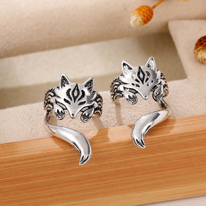 Clip d'oreille vintage mignon en forme de renard pour femme, en argent antique, sans perçage - Product Image 2